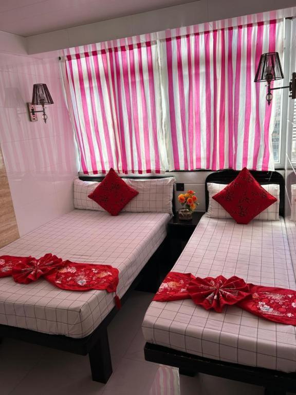 Postel nebo postele na pokoji v ubytování Rhine Guest House