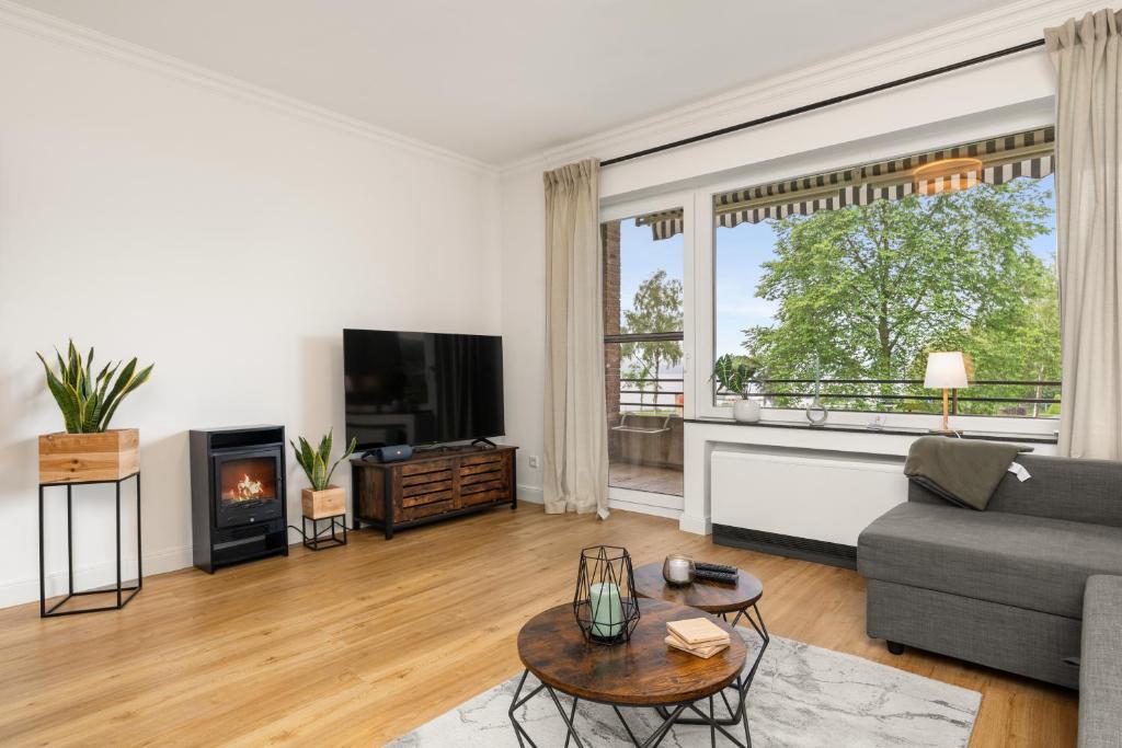 TV a/nebo společenská místnost v ubytování EasyViewI direkt am Möhnesee 4P Pool Balkon
