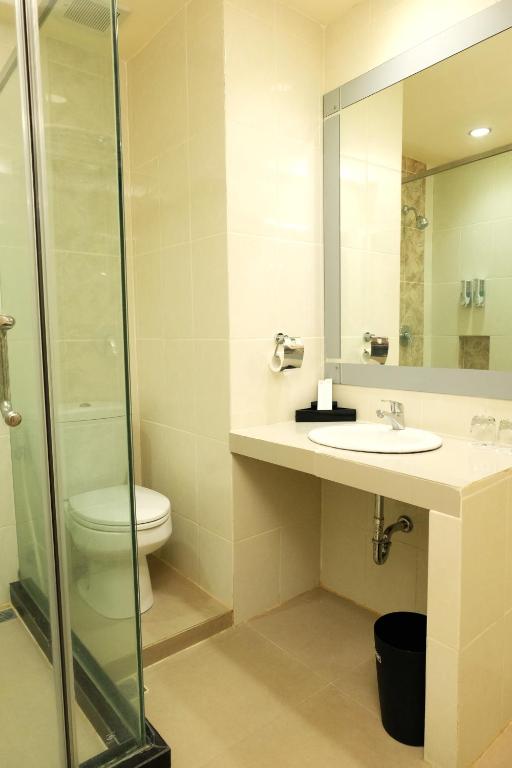Koupelna v ubytování Halogen Hotel Airport Surabaya