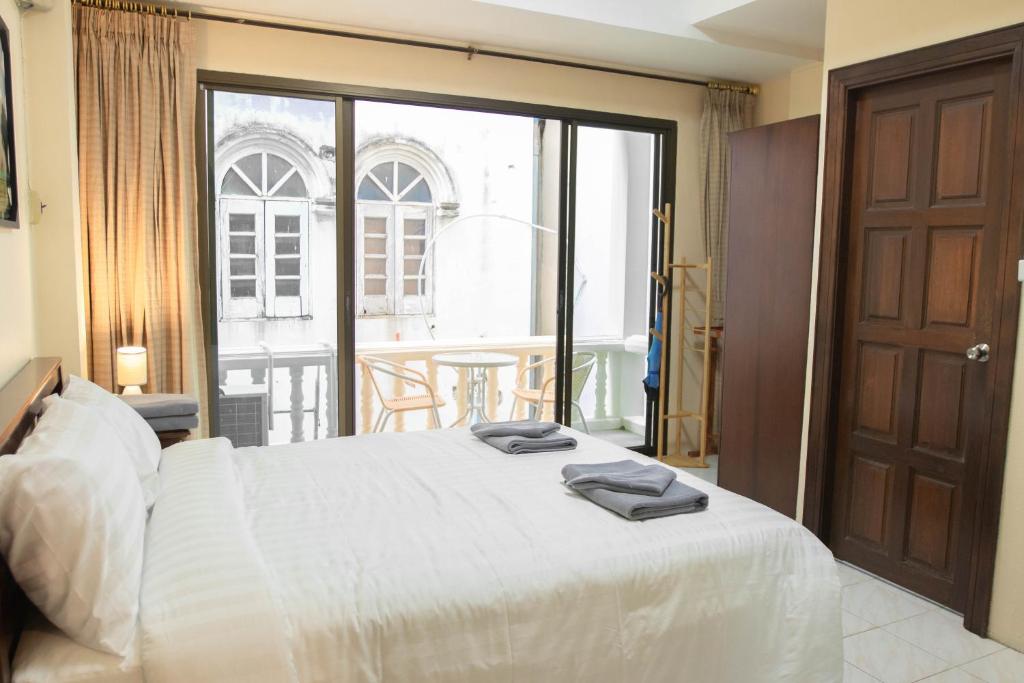 Postel nebo postele na pokoji v ubytování Maiiam Guesthouse Patong