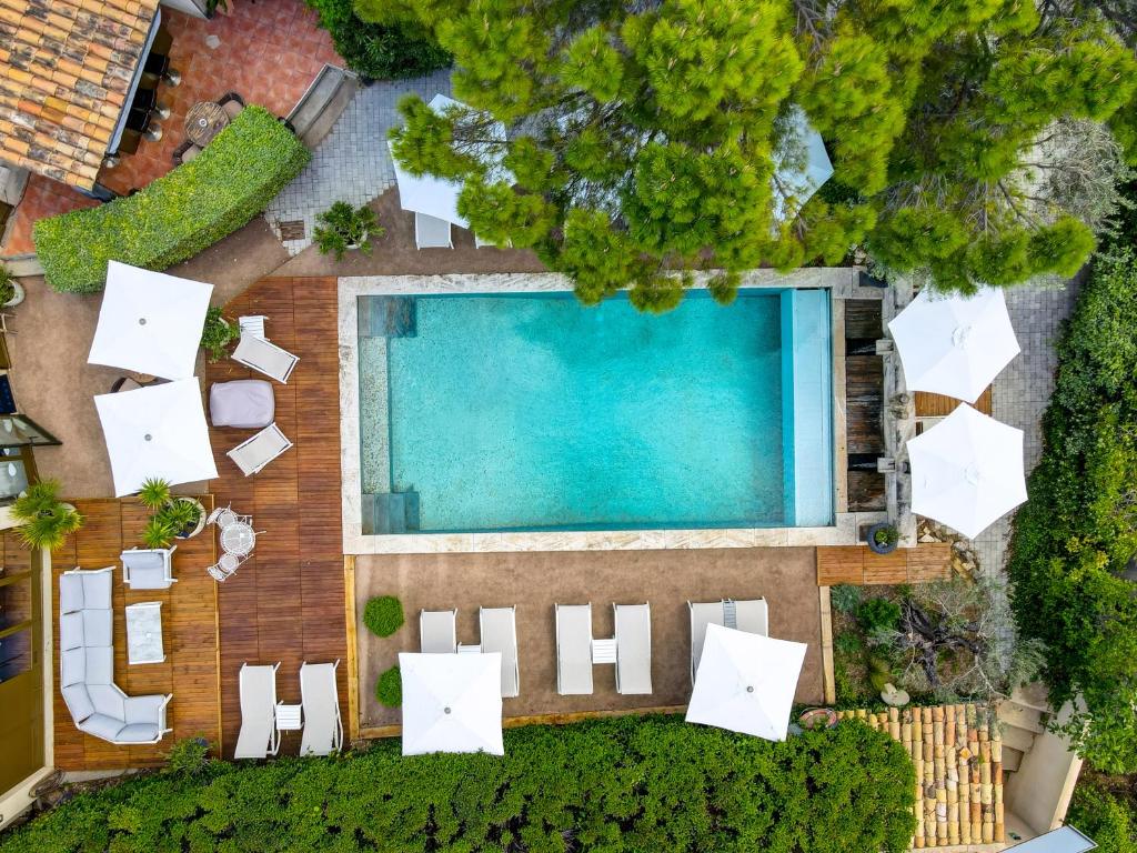 Bazén v ubytování Hotel Bastide & SPA - Villa de Lourmarin nebo v jeho okolí