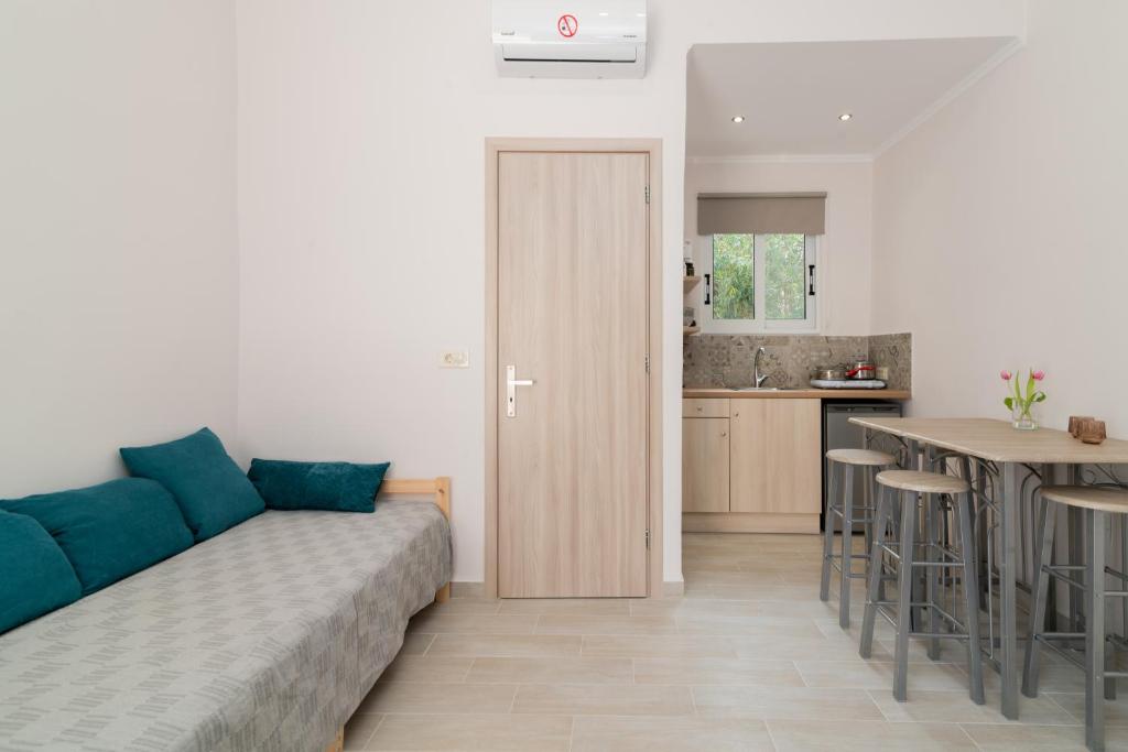 A kitchen or kitchenette at Sun & Sea
