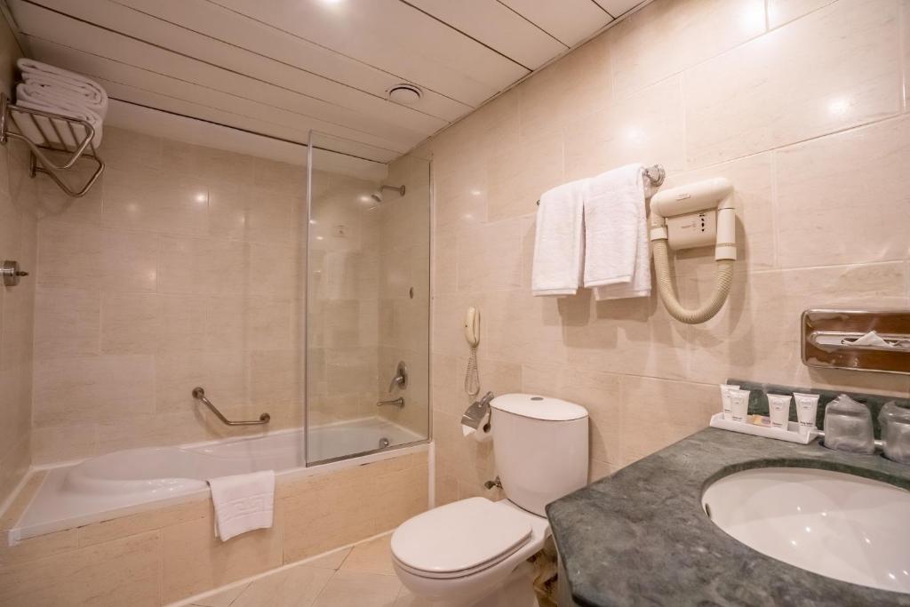 Koupelna v ubytování Azal Pyramids Hotel