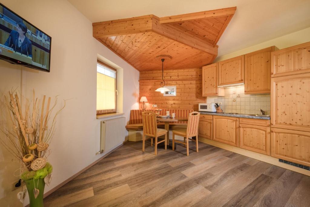 Kuchyň nebo kuchyňský kout v ubytování Gästehaus Gratz - inklusive Eintritt in die Alpentherme