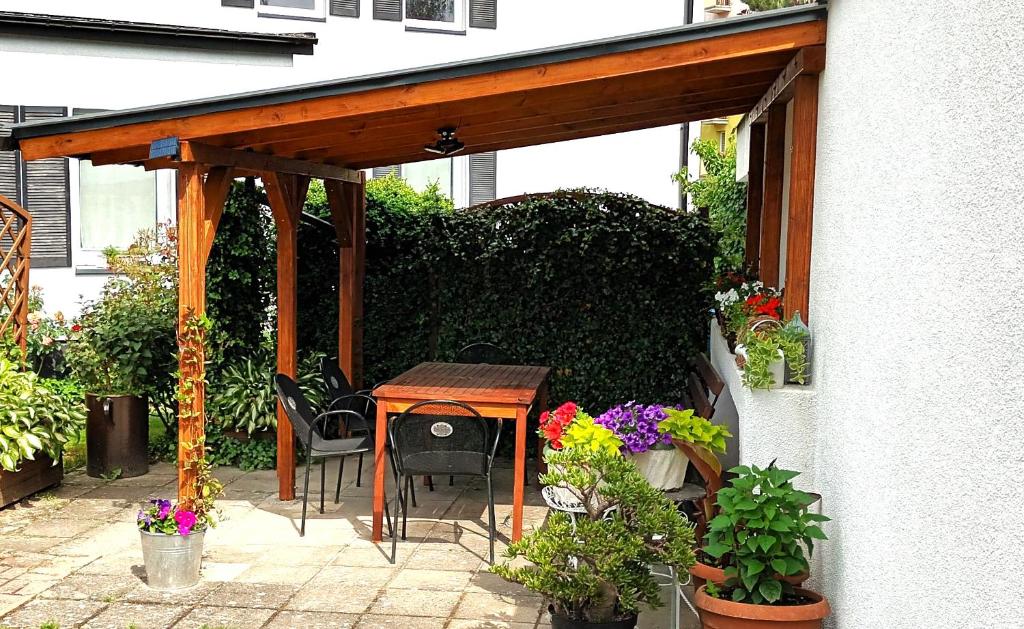 Vonkajšia záhrada v ubytovaní Apartament STOKROTKA