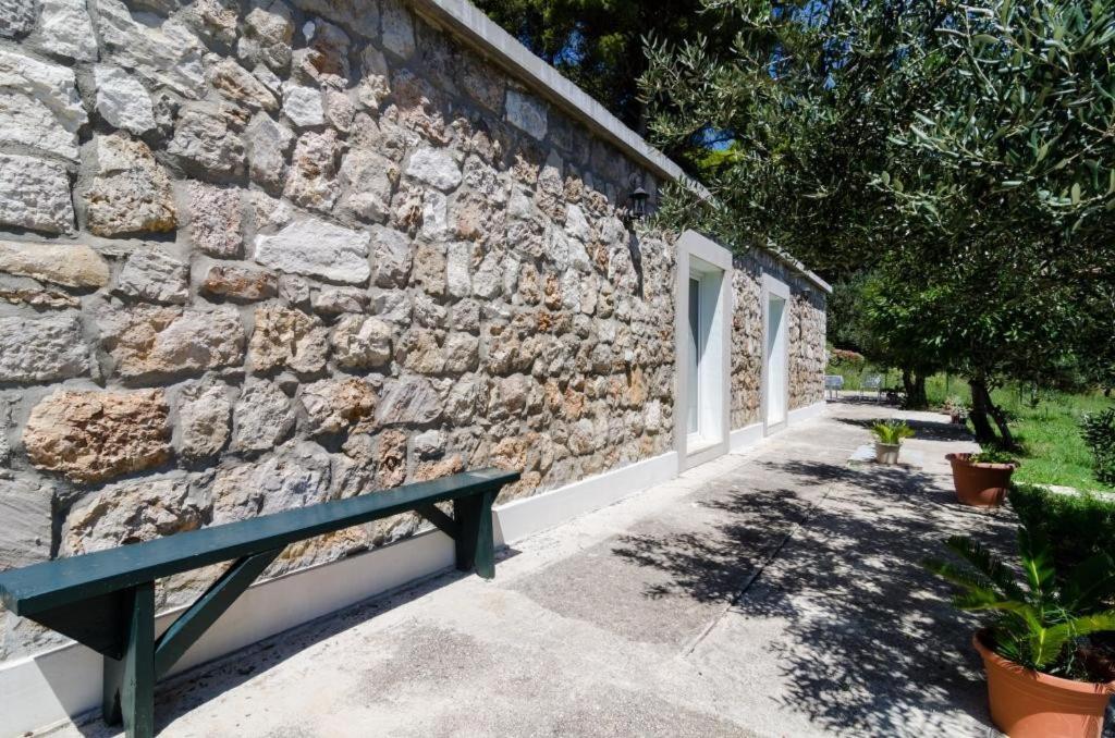 Vonkajšia záhrada v ubytovaní Apartments & Rooms Tapera