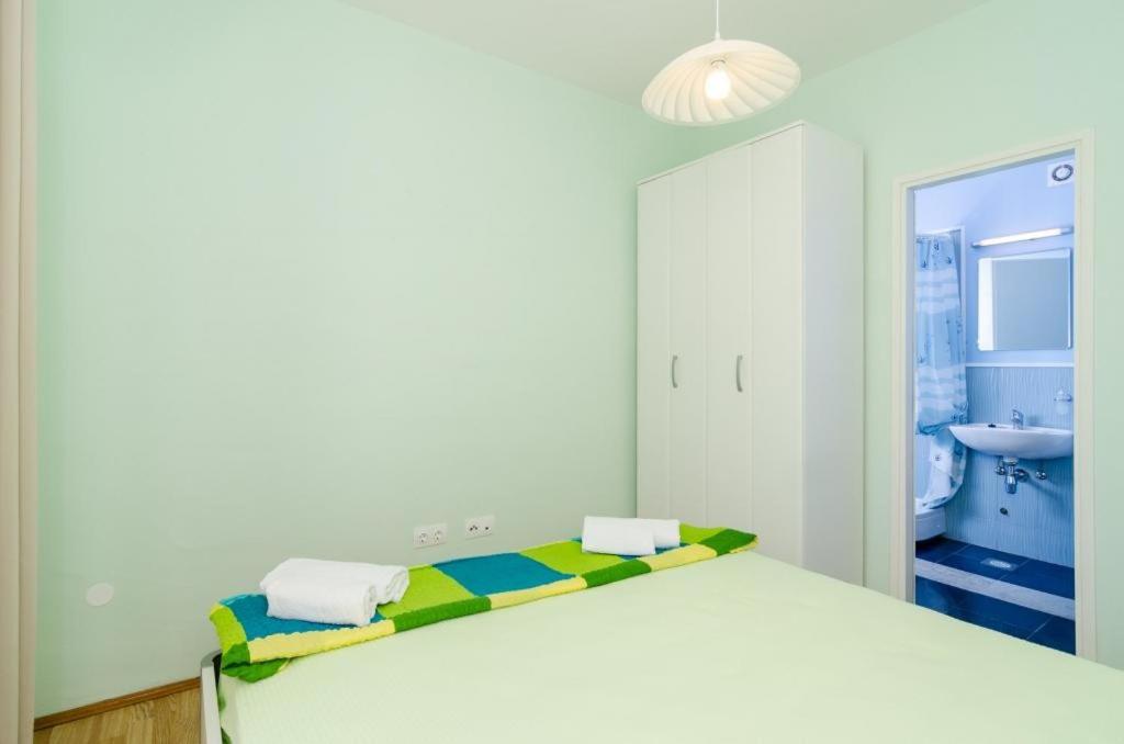 Posteľ alebo postele v izbe v ubytovaní Apartments & Rooms Tapera