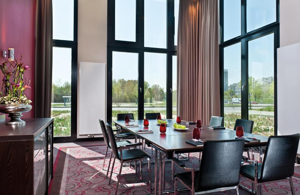 Posezení v ubytování Leonardo Royal Hotel Munich