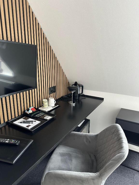 TV a/nebo společenská místnost v ubytování VISIONHOUSE Hotel