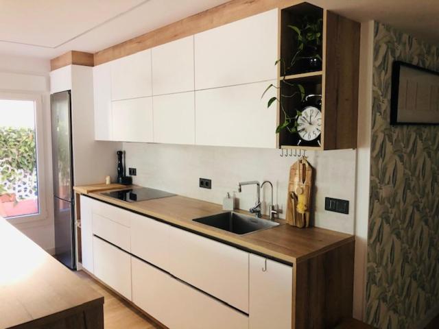 Kuchyňa alebo kuchynka v ubytovaní Apartamento 3 Habitaciones Guadalmina Golf WiFi AC