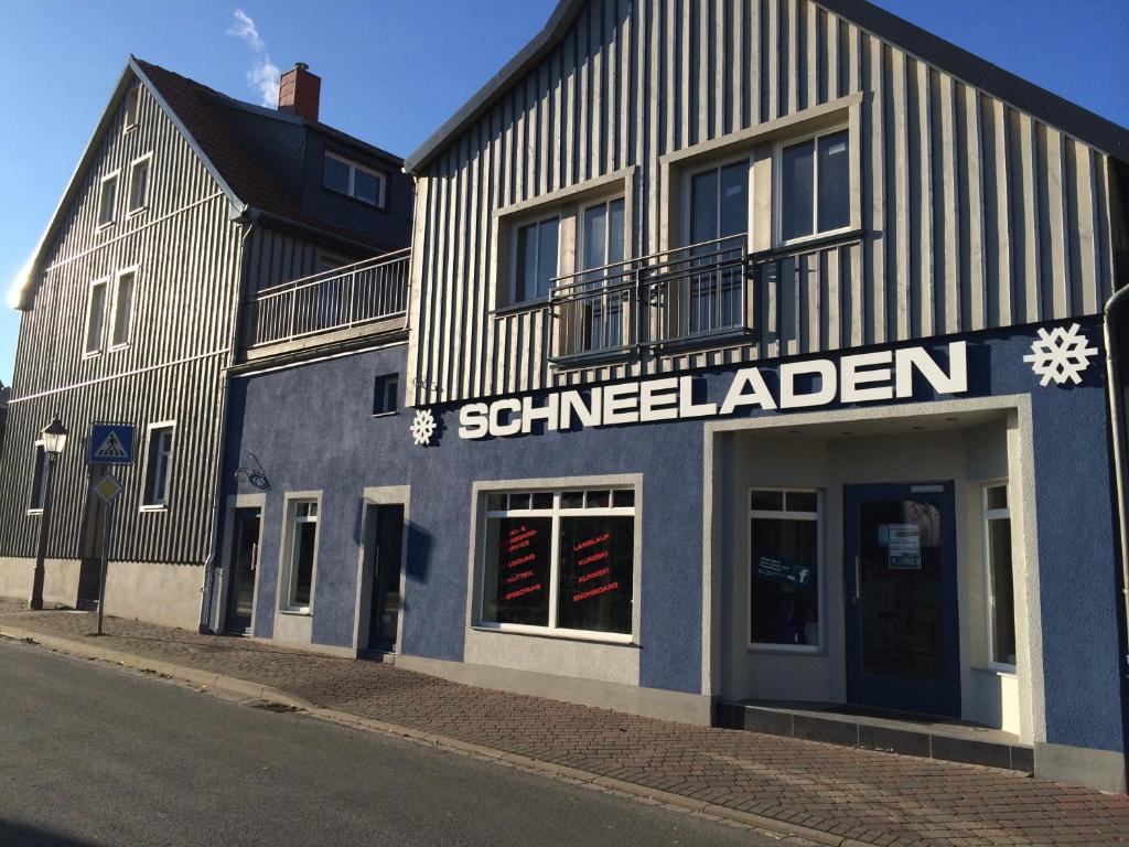 een gebouw met een bord waarop zuiderlingen staat. bij Casa Meloni in Bad Sachsa