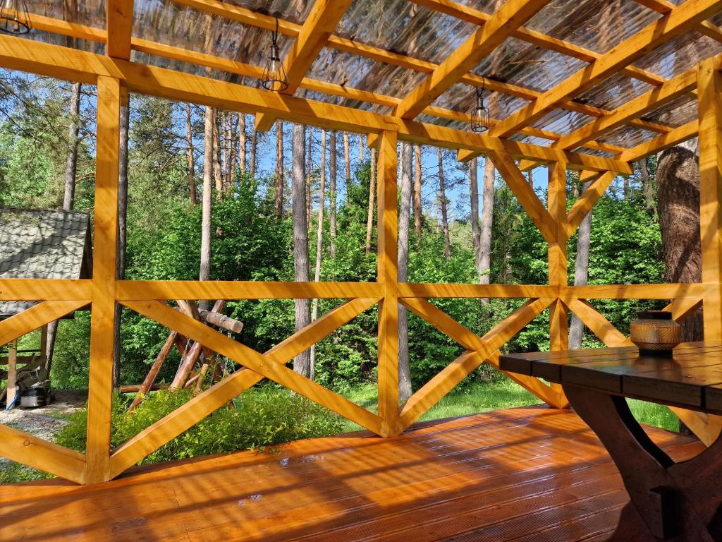 Vonkajšia záhrada v ubytovaní Smerekowiec domek w lesie z jacuzzi- Beskid Niski