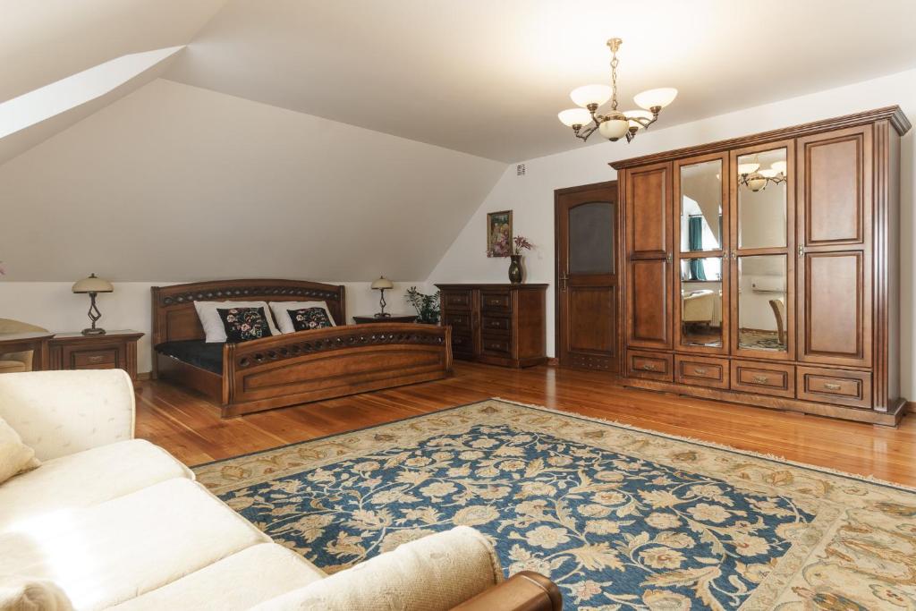 Posedenie v ubytovaní Apartamenty w Dworku Cheval