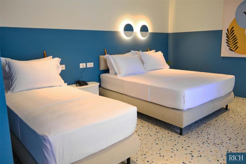 Postel nebo postele na pokoji v ubytování Rich Boutique Hotel