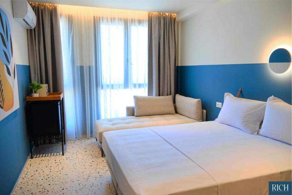 Postel nebo postele na pokoji v ubytování Rich Boutique Hotel