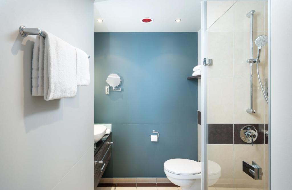 Koupelna v ubytování Leonardo Royal Hotel Munich