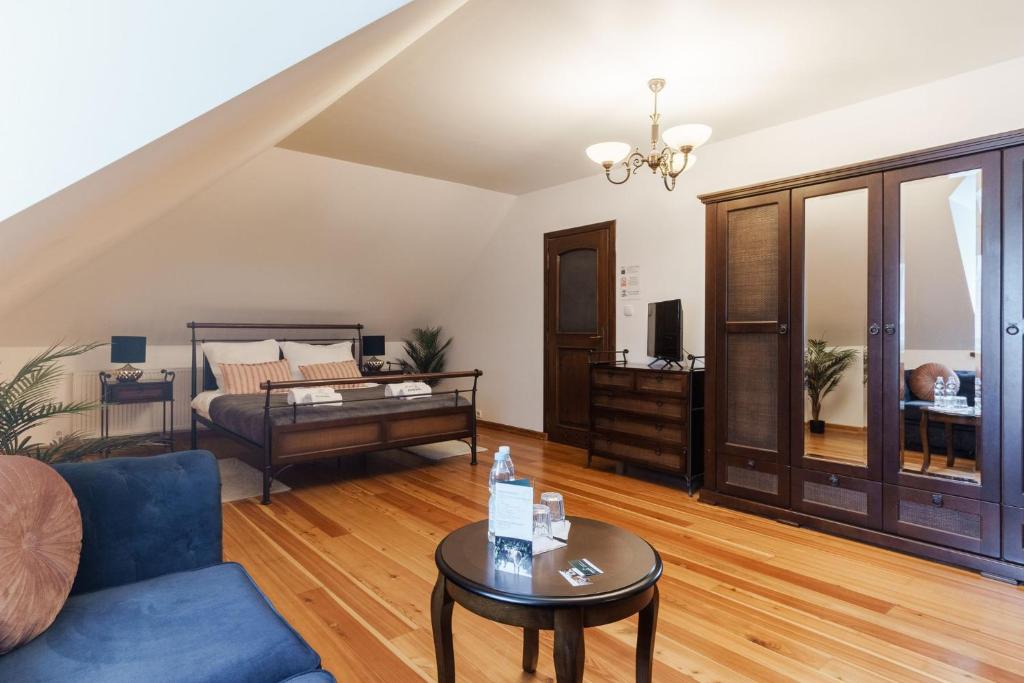 Posteľ alebo postele v izbe v ubytovaní Apartamenty w Dworku Cheval