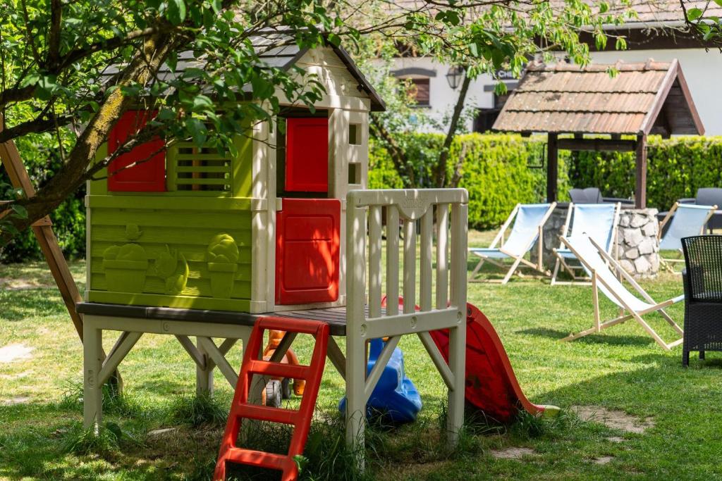 Detský kútik v ubytovaní Apartamenty w Dworku Cheval