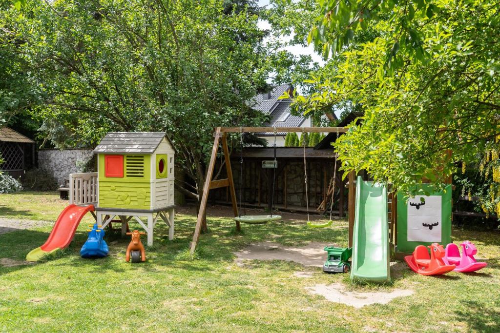 Detský kútik v ubytovaní Apartamenty w Dworku Cheval