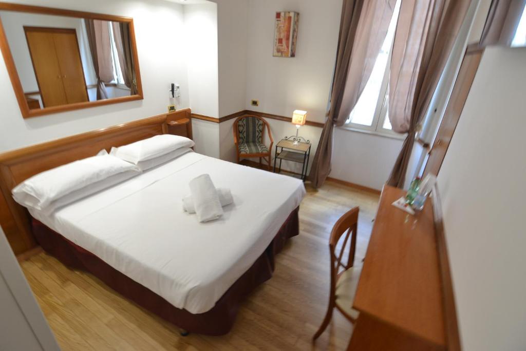Postel nebo postele na pokoji v ubytování Hotel Santa Prassede