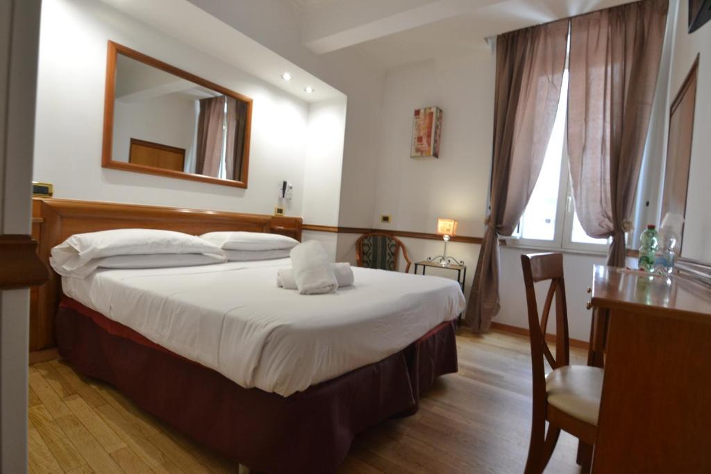 Postel nebo postele na pokoji v ubytování Hotel Santa Prassede
