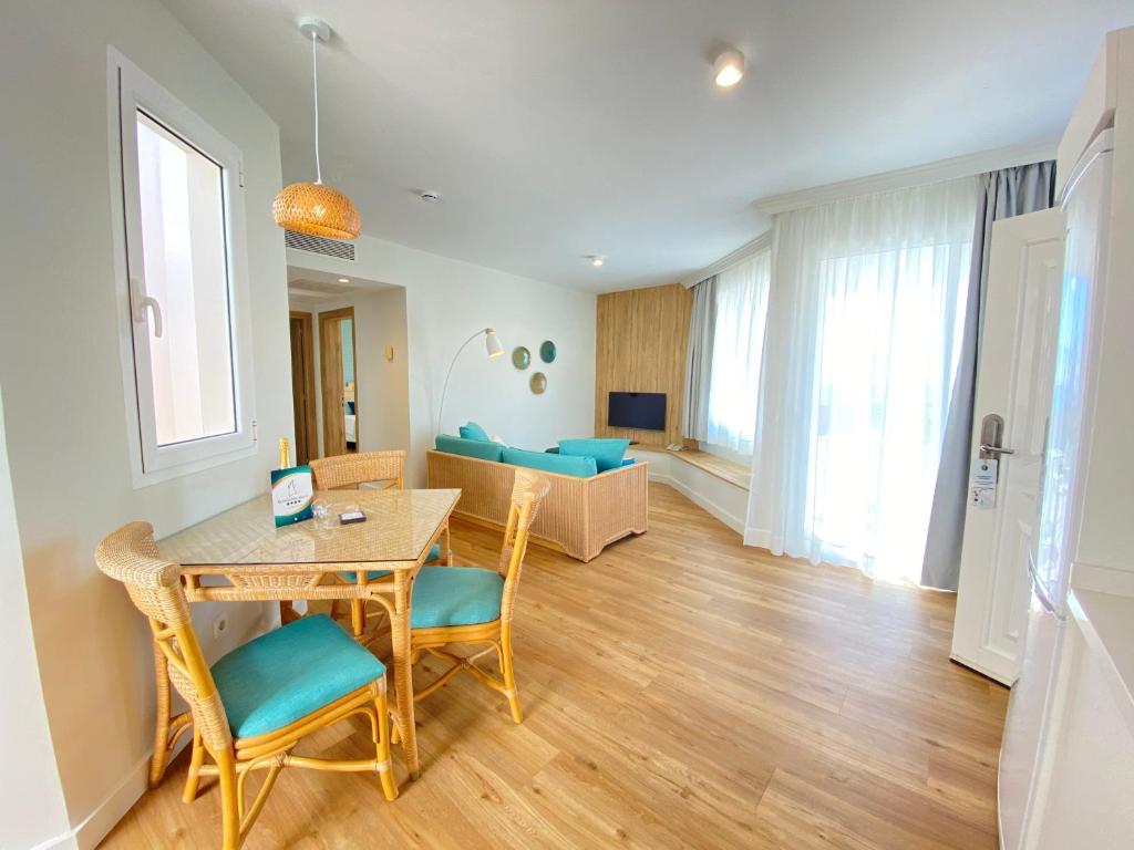 Hotel Esmeralda Maris by LIVVO - Suite With Sea View