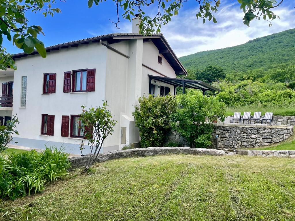 Nespecifikovaný výhled na hory nebo výhled na hory při pohledu z apartmánu