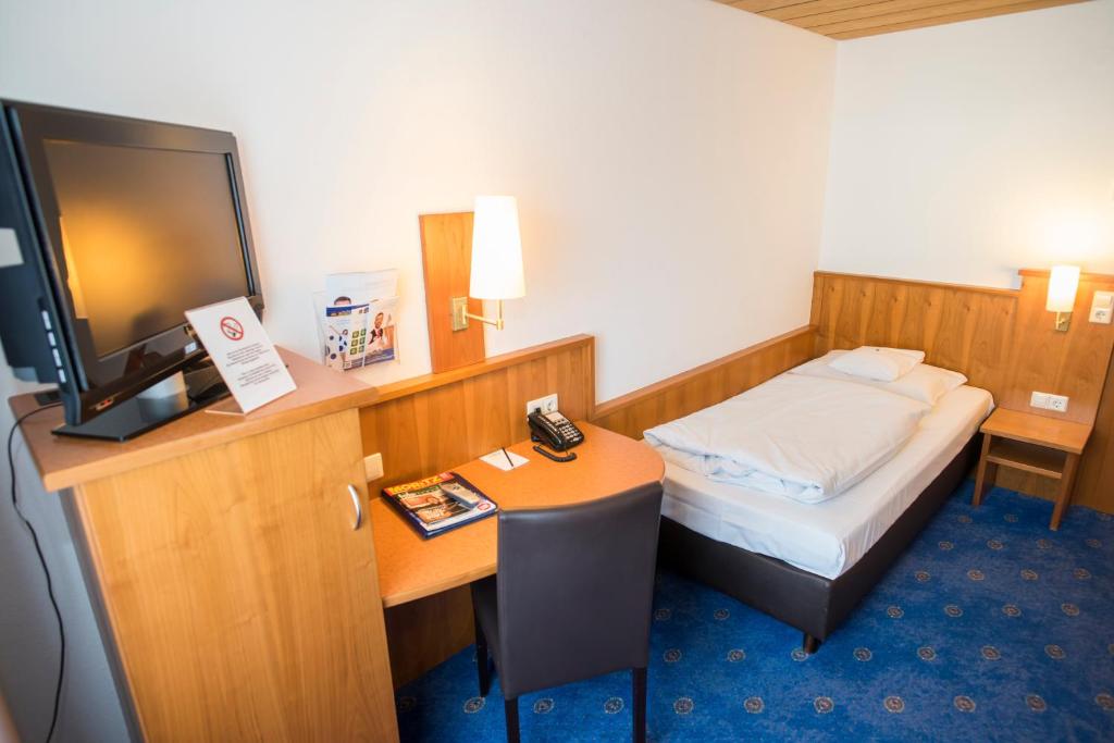 TV a/nebo společenská místnost v ubytování Hotel Stuttgart 21