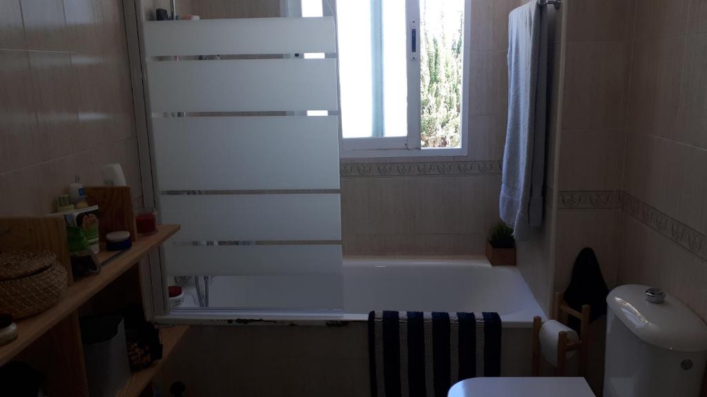 Koupelna v ubytování Apartamento con jardín y piscina Pet friendly