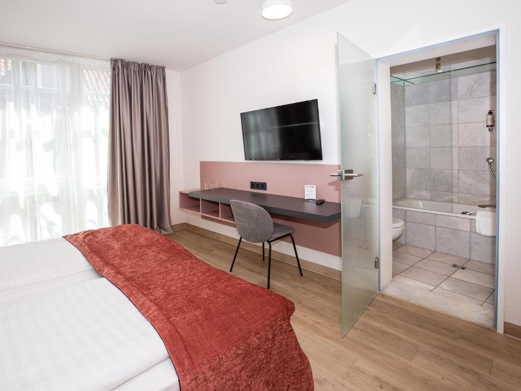 Postel nebo postele na pokoji v ubytování DORMERO Hotel Bargenturm Lüneburg