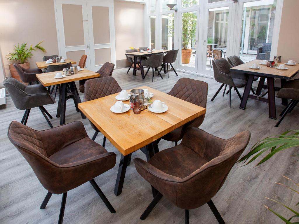Posezení v ubytování DORMERO Hotel Bargenturm Lüneburg