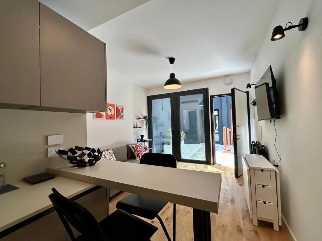 Apt with Terrace with Airco, Wifi, near Garibaldi Station by Kibilù Affitti Brevi