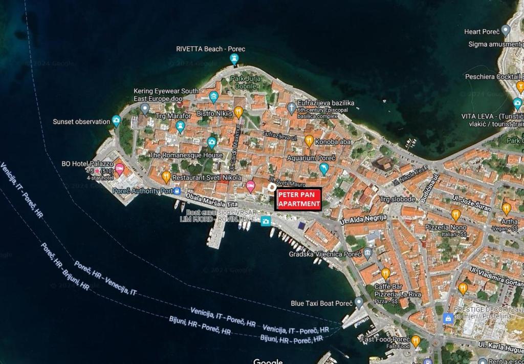 un mapa de la ciudad de Positano y el océano en Apartment in the historical city center with amazing seaviews Peter Pan in Poreč, en Poreč