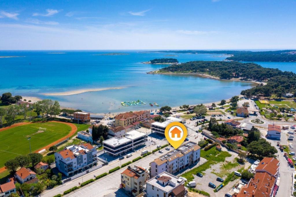 Una vista aérea de Ferienwohnung für 6 Personen ca 65 qm in Medulin, Istrien Südküste von Istrien