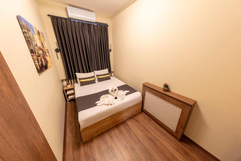Postel nebo postele na pokoji v ubytování ROYAL TAKSIM SUITES