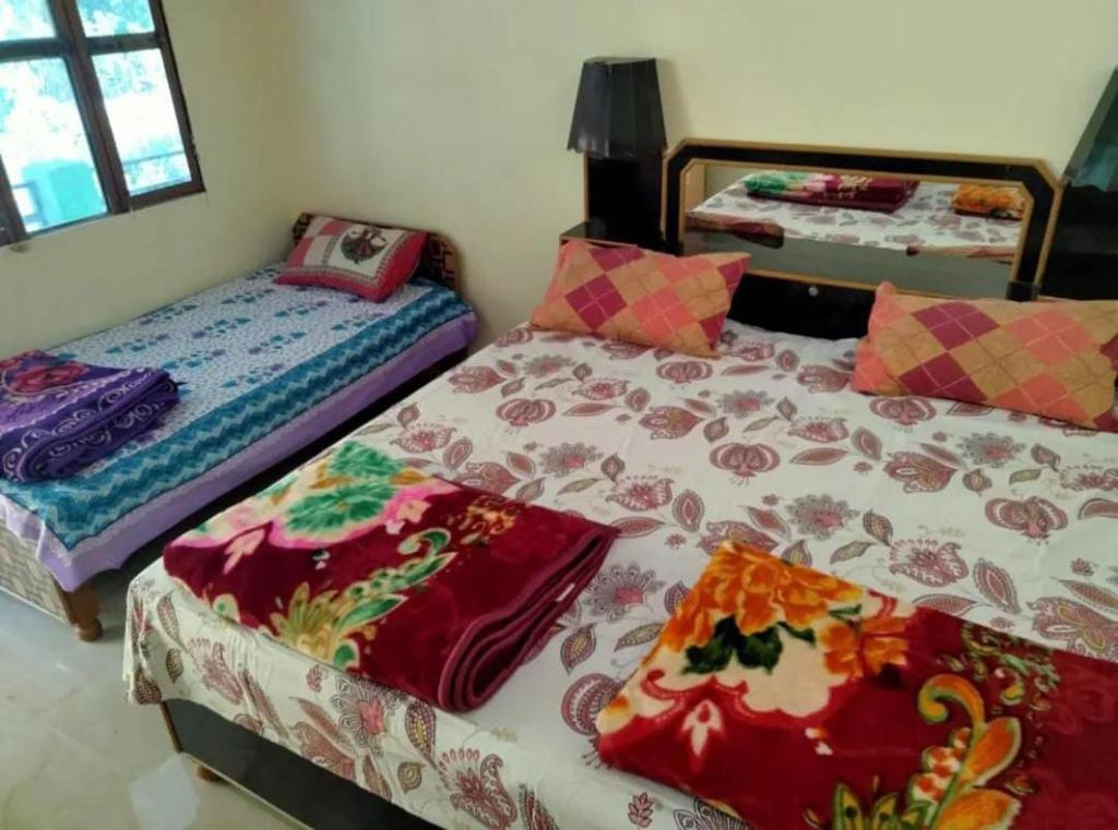 Postel nebo postele na pokoji v ubytování Hotel Nagasani