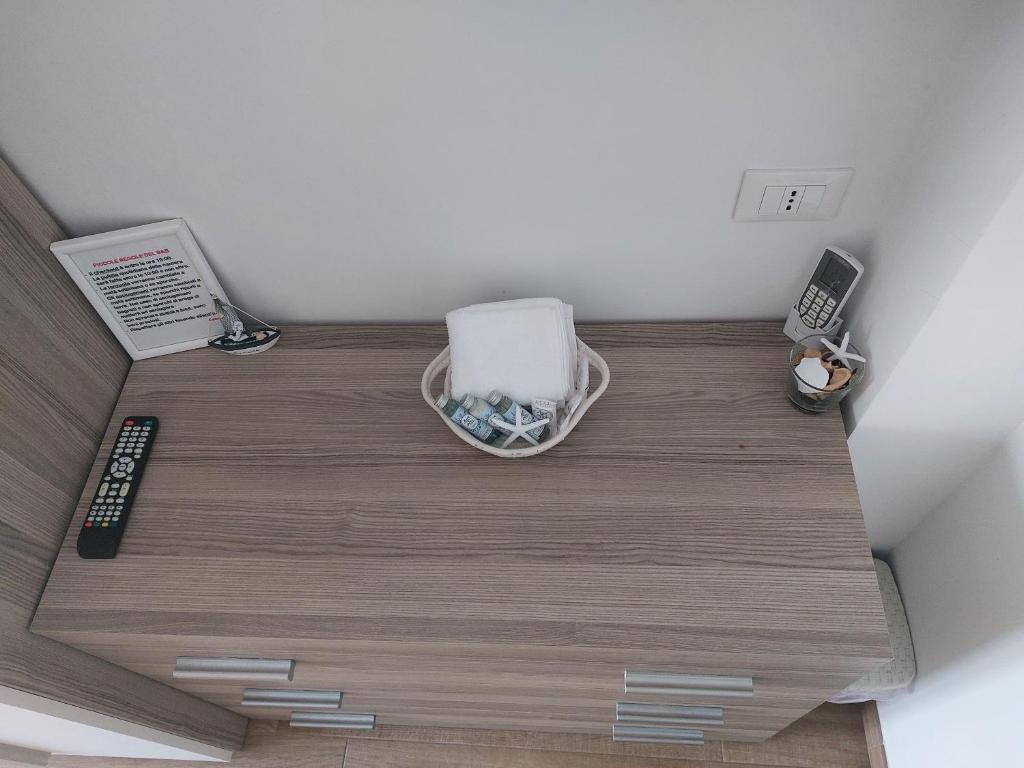 Příslušenství pro přípravu čaje a kávy v ubytování B&B Un posto al Sole