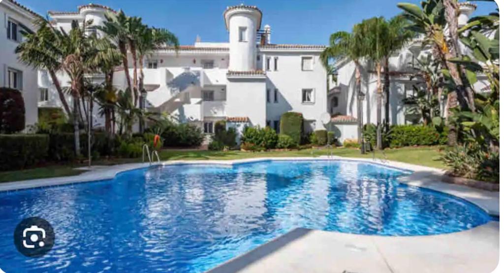 Beach Apartment - Sleeps 6 Pool & Private Terrace