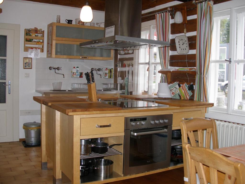 Kuchyň nebo kuchyňský kout v ubytování Pecka Penzion