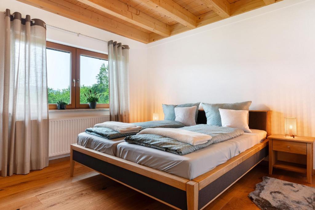 Postel nebo postele na pokoji v ubytování Schwarzwaldglück