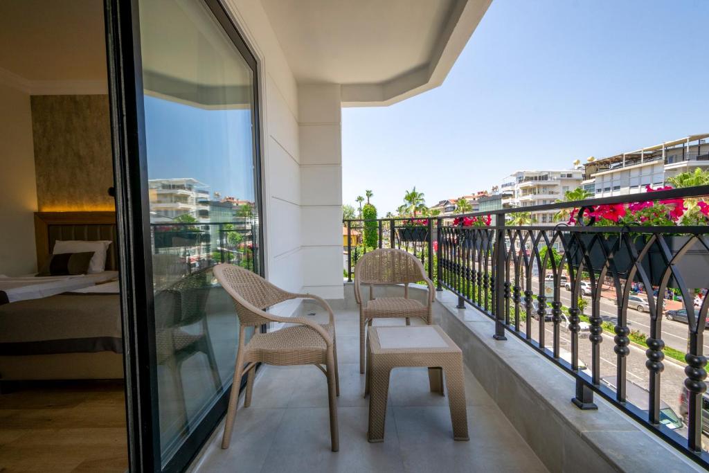 DeMANOR HOTEL ADULT ONLY - 8