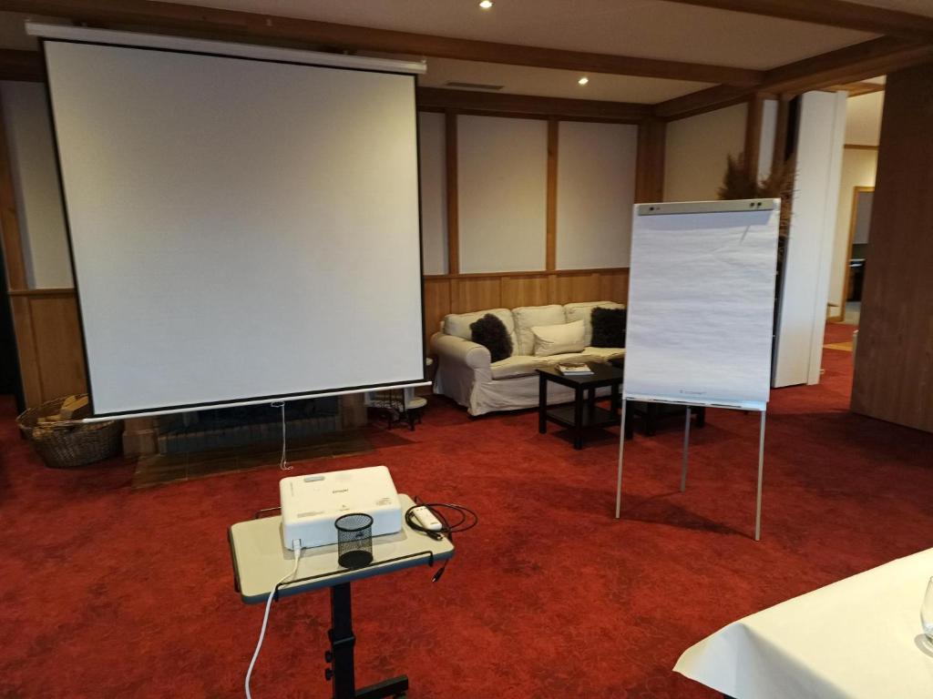 Hôtel Chalet Royal - Resim 38