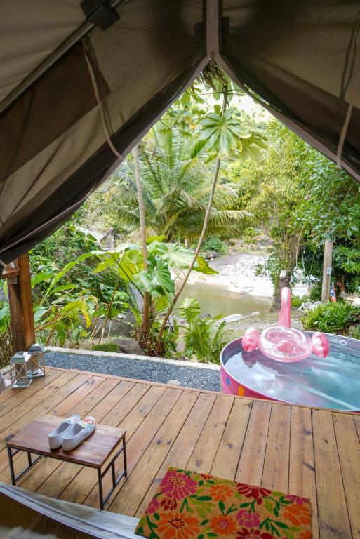 Zahrada ubytování El Yunque Glamping River View at Casa Parcha