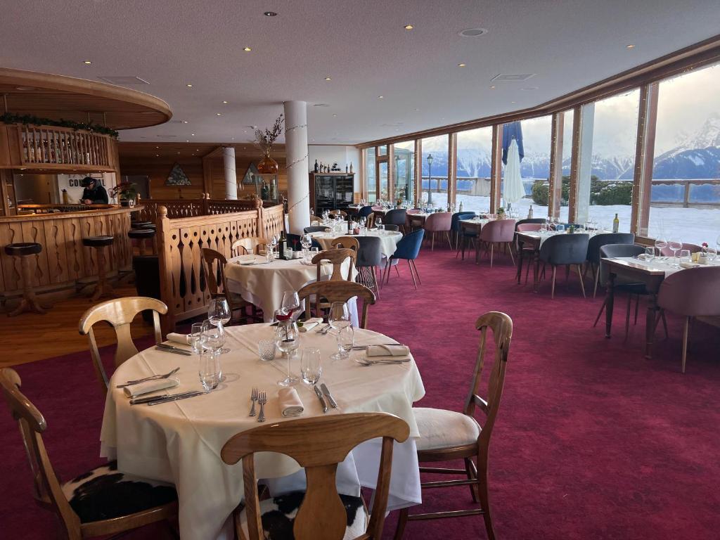 Hôtel Chalet Royal - Resim 29