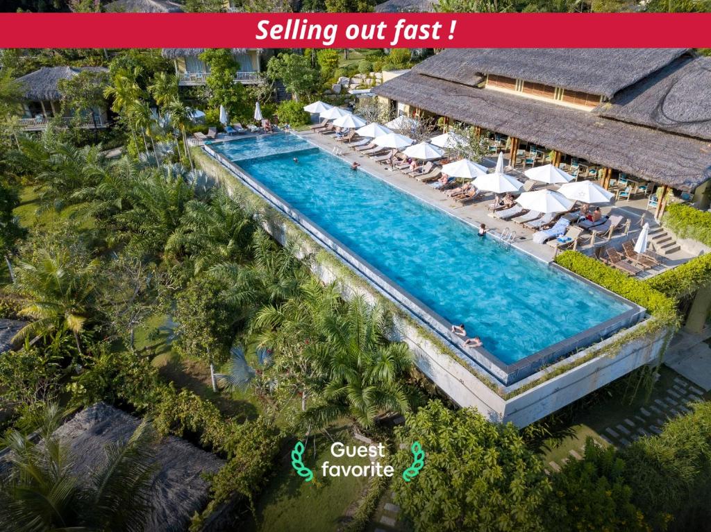 วิวสระว่ายน้ำที่ Lahana Resort Phu Quoc & Spa หรือบริเวณใกล้เคียง