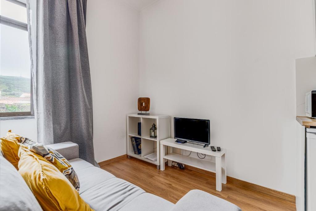 Μια τηλεόραση ή/και κέντρο ψυχαγωγίας στο Azores4fun Studio