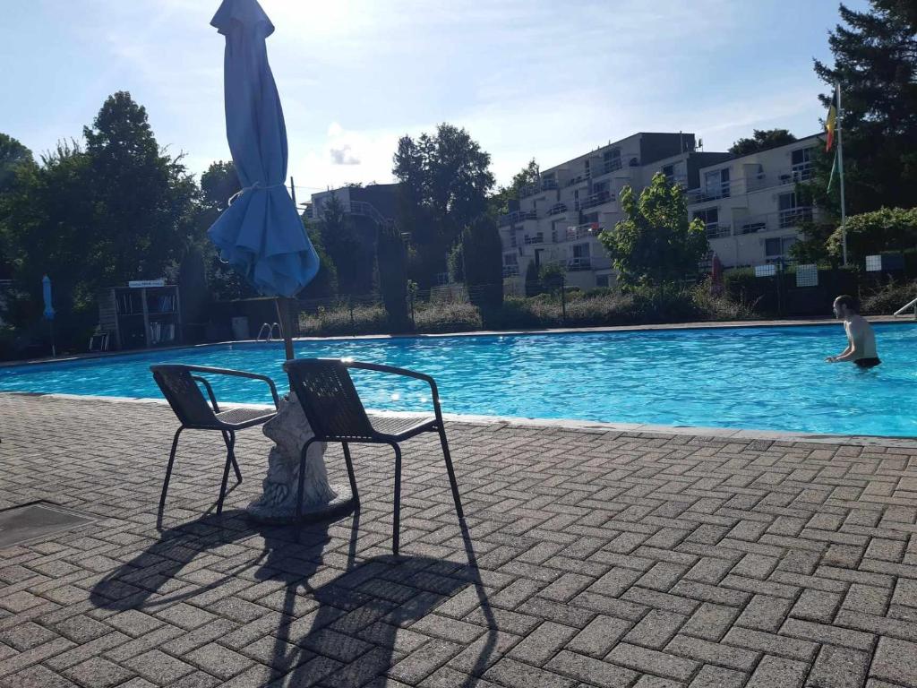 Bazén v ubytování Le Repos'Han nebo v jeho okolí