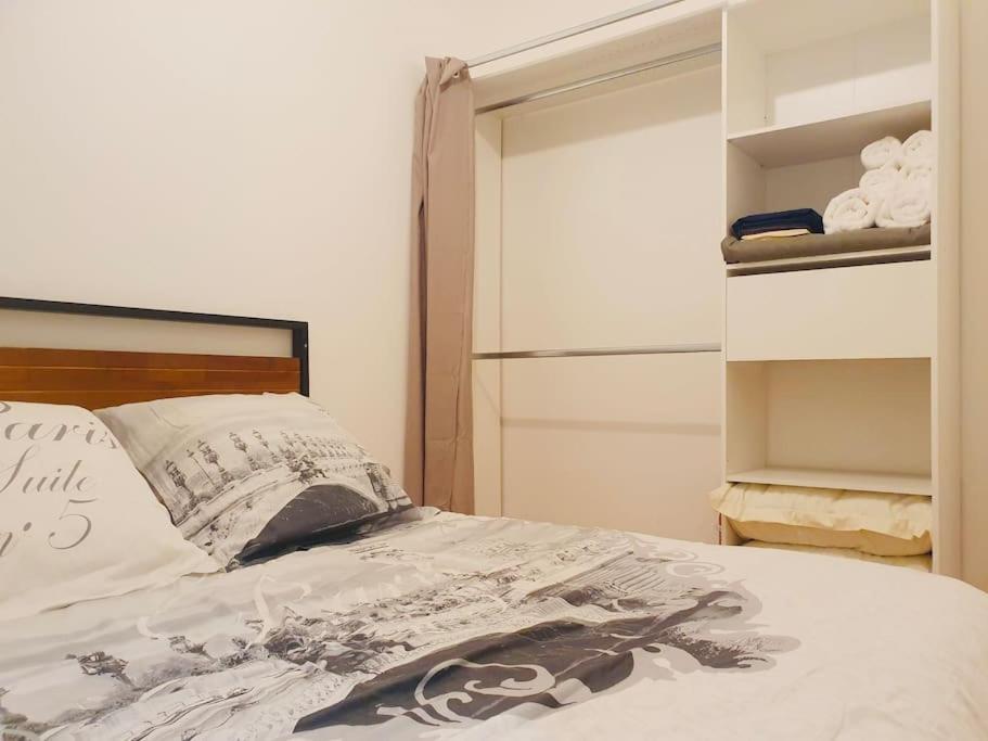 Ένα ή περισσότερα κρεβάτια σε δωμάτιο στο Appartement T2 aux portes de Paris