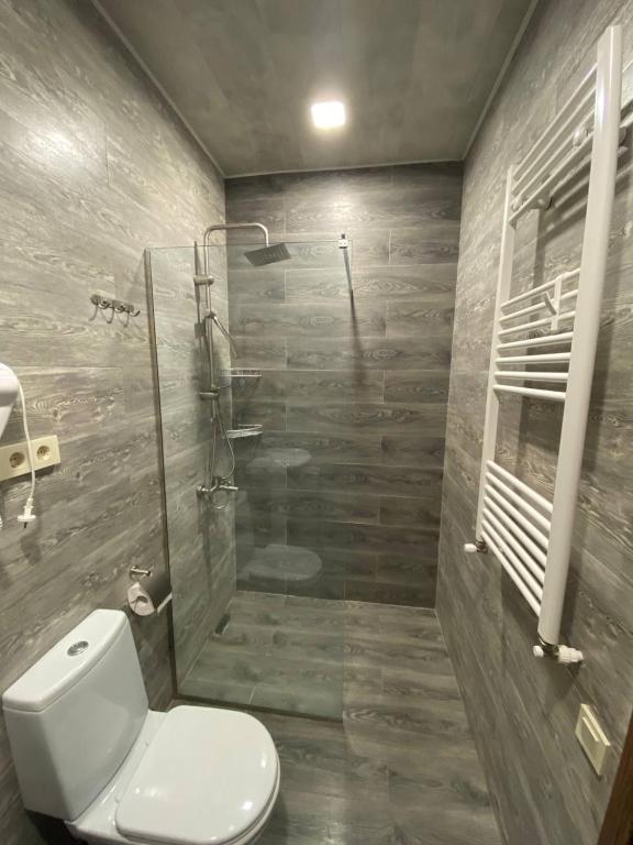 Koupelna v ubytování TwinSide Chalet Bakuriani