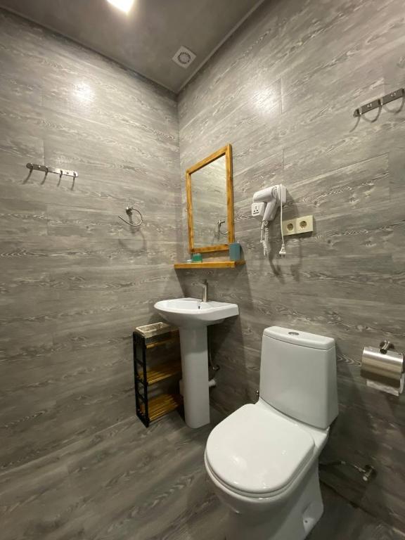 Koupelna v ubytování TwinSide Chalet Bakuriani